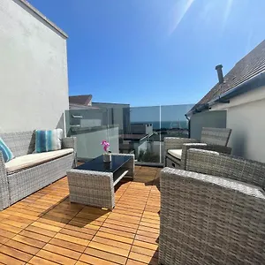  Apartment Coastline Retreats: Themed Seaside With Luxury Bath United Kingdom